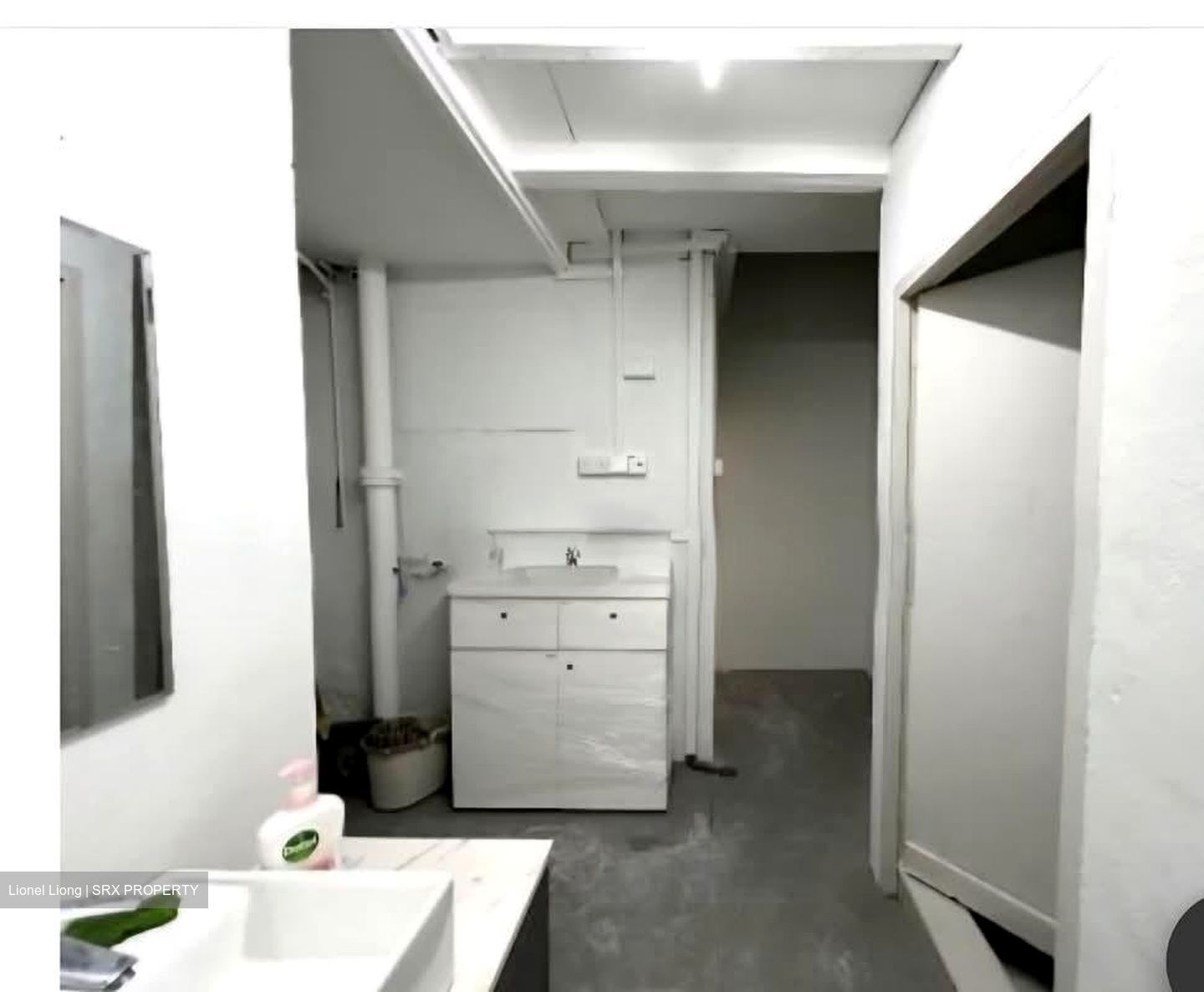 Sims Avenue (D14), Terrace #532167361